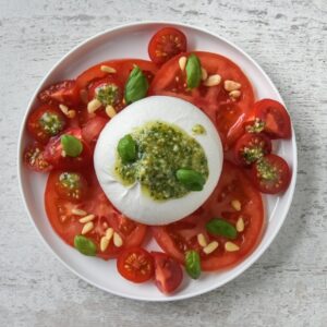 Burrata con Tomates y Vinagreta al Pesto
